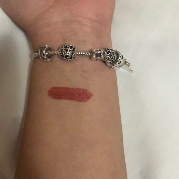 NYX soft metallic lip cream - Picture 5 of 5
